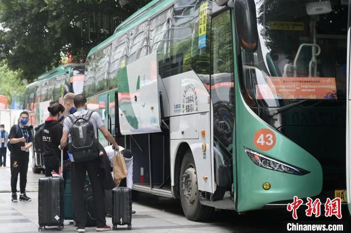 第55分钟，努涅斯回撤送出直塞，琼斯小角度面对阿雷奥拉，冷静推射穿裆入网，利物浦2-0西汉姆！